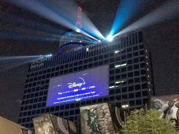 El espectáculo desde el WTC incluyó luces y fuegos artificiales. FACEBOOK/WTC México