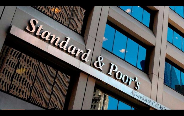 Standard and Poor's detalló que la demanda de crédito se mantendrá moderada en México debido a la pandemia. ESPECIAL