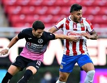 El delantero Alexis Vega terminó lesionado tras una barrida del elemento de La Máquina. IMAGO7