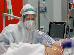 Los pacientes de COVID-19 en estado grave o crítico en el mundo son más de cien mil. EFE / G. Lami