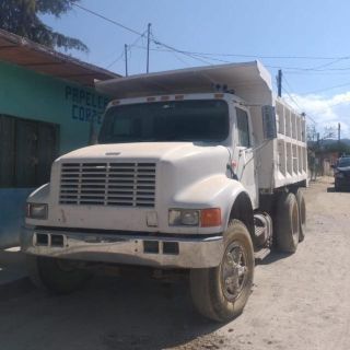 Aseguran camión de diputado Chuy Hurtado con placas sobrepuestas