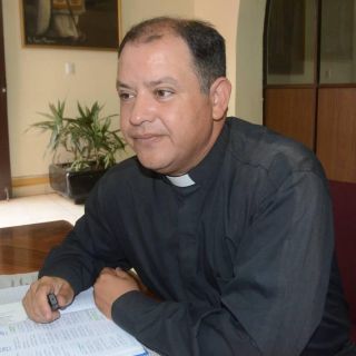 "¿Tu vida vale más que unas galletas?": Iglesia llama a no exponerse por despensas