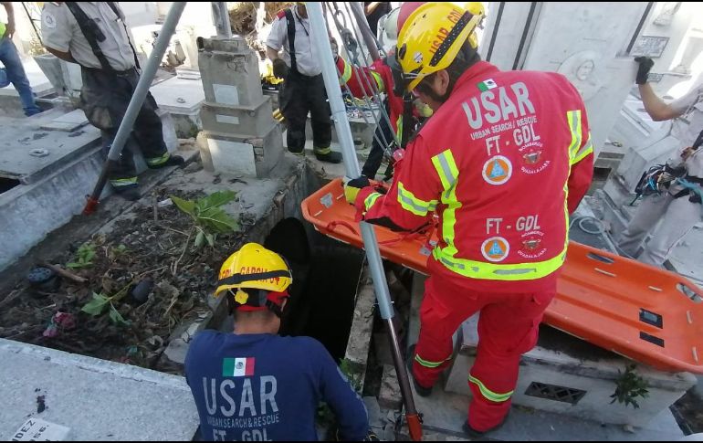 Aunque los rescatistas encontraron con vida al hombre, falleció después de que no respondió a las maniobras para mantenerlo vivo. ESPECIAL
