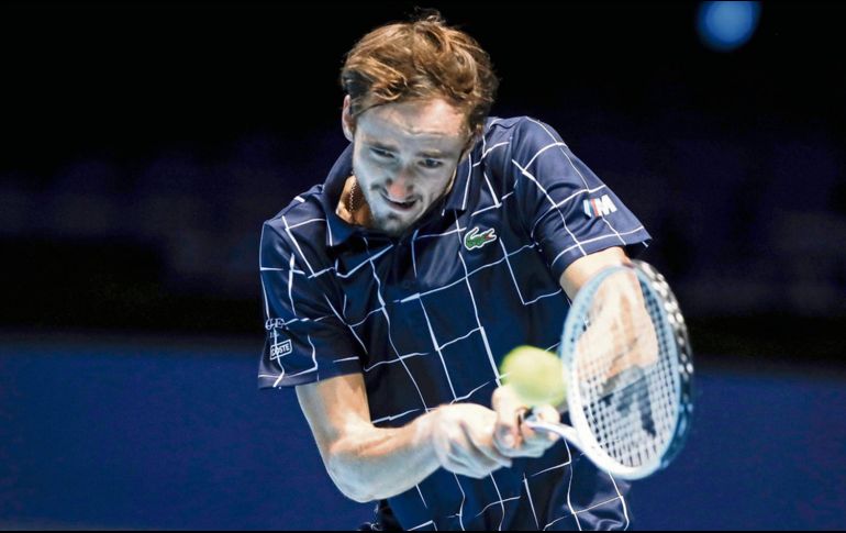 SORPRESA. Daniil Medvedev rompió los pronósticos al derrotar ayer al número uno del mundo, el serbio Novak Djokovic. AP