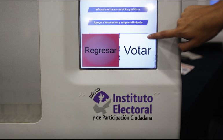 Los interesados en realizar su votación y que cuenten con su identificación oficial (INE) deben de registrarse en el sitio votoextranjero.mx. EL INFORMADOR/ARCHIVO