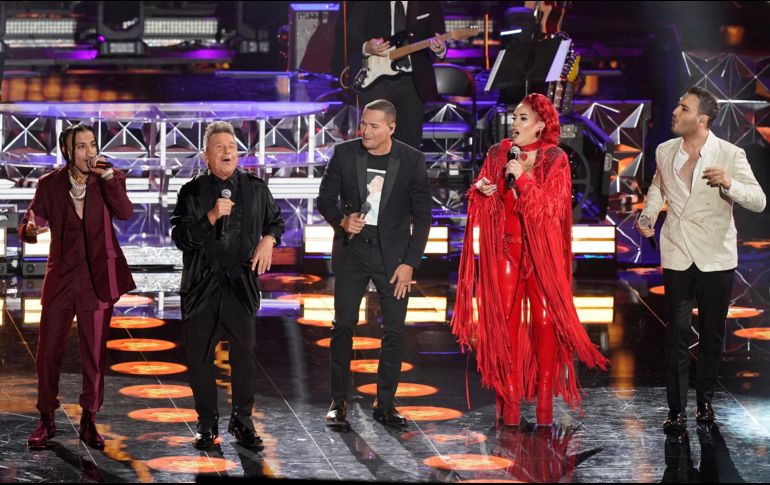 Rauw Alejandro, Ricardo Montaner, Víctor Manuelle, Ivy Queen y Jesús Navarro protagonizaron la primera actuación de la noche. AP / M. Lavandier
