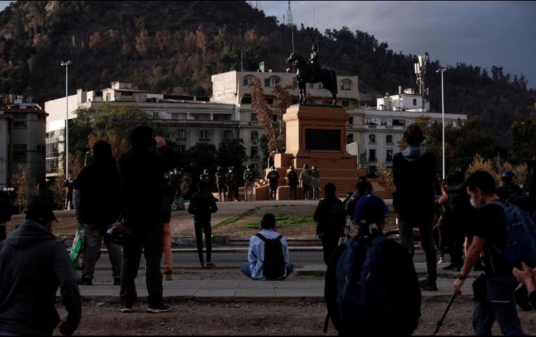 El Gobierno chileno ha ocasionado “lesiones físicas por golpes, balines, gas pimienta o lacrimógeno, además de traumas oculares”. EFE/Archivo