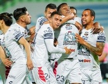 Víctor Sosa, Luis Chávez, Oscar Murillo y Edgar Felipe Pardo festejan uno de los goles del encuentro. IMAGO7/E. Saavedra