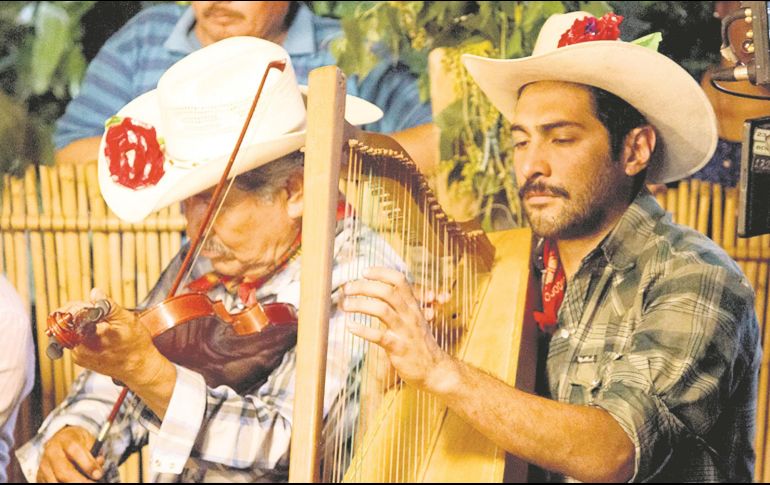 vIanis Guerrero (derecha), en una escena de la cinta “Corazón de mezquite”. ESPECIAL