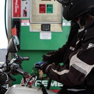 AMLO reitera que su Gobierno cumplió con no subir precio de combustibles