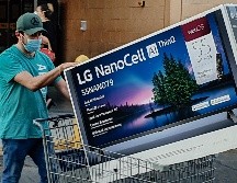 Los productos con màs reclamaciones fueron ropa y zapatos con el 25 por ciento, vinos y licores con el 17 por ciento y pantallas con el 13 por ciento. EL INFORMADOR/ARCHIVO