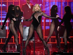 En los American Music Awards 2020, Jlo irradió sensualidad con un conjunto transparente. AFP / ARCHIVO