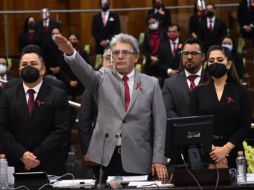 El funcionario veracruzano asegura que la canasta básica que ofrecen con valor de 978.4 pesos contiene carne, pollo, pescado, leche, huevo, verduras, frutas, aceite, azúcar, tortillas y bebidas, entre otros. TWITTER / @legisver