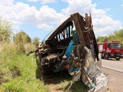 Varias de las víctimas quedaron atrapadas entre los fierros retorcidos de los vehículos. AP/J. Oliveira