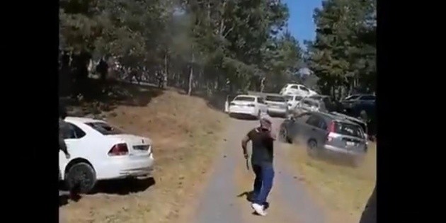 Maestros se enfrentan a golpes en Cher&aacute;n, Michoac&aacute;n