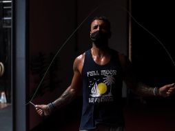 Aún en casa, es necesario realizar una rutina de ejercicios moderados. EFE/ARCHIVO