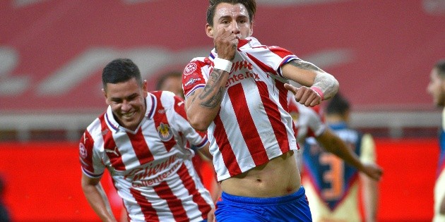 Chivas le da &ldquo;chicotazo&rdquo; al Am&eacute;rica