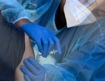 El laboratorio no mencionó por qué algunos participantes del ensayo clínico fueron inoculados con dosis incompletas. AFP/R. Beck