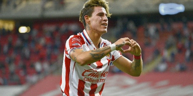 Chivas le pega primero al Am&eacute;rica