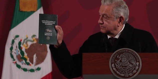 AMLO presenta Gu&iacute;a &Eacute;tica para la Transformaci&oacute;n de M&eacute;xico