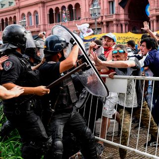 Maradona: Retiran ataúd por incidentes en la Casa Rosada
