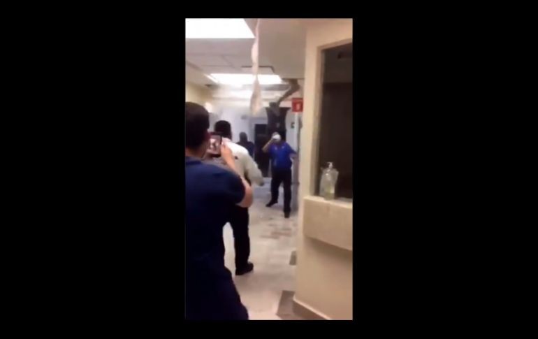 El hombre intentaba escapar del hospital a través de los ductos. Twitter.