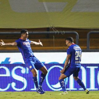 Cruz Azul da duro golpe a Tigres en el Volcán