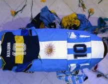 Miles de personas se acercaron a La Casa Rosada para despedir a su ídolo. EPA