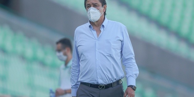 Luis Fernando Tena, cerca de volver a dirigir en la Liga MX