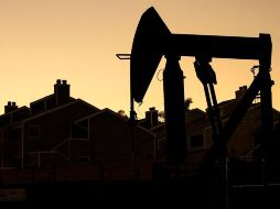 El Brent y el WTI alcanzaron esta semana sus récords en ocho meses y medio, a 49.09 dólares y 46.26 dólares respectivamente. EFE/ARCHIVO