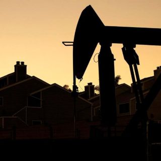 El petróleo cierra estable en espera de la reunión de la OPEP+