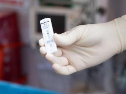 Se han registrado mil 216 casos positivos al SARS-CoV-2 entre personal de salud jalisciense. EFE