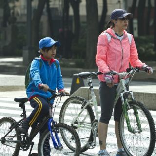Adolescente de Nuevo León gana amparo para pasear en bicicleta