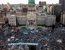 Los manifestantes se reunieron afuera del Congreso en Buenos Aires. AFP/I. Pisarenko