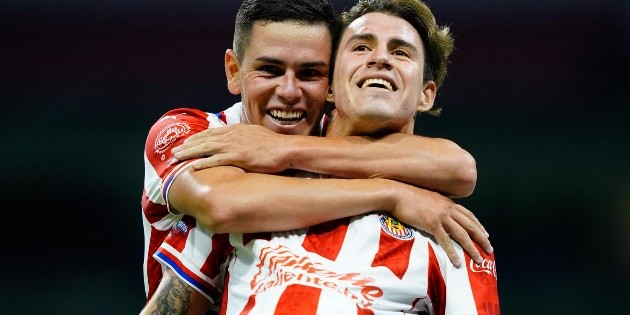 Chivas pasa a semifinales tras tundir al Am&eacute;rica con golazos