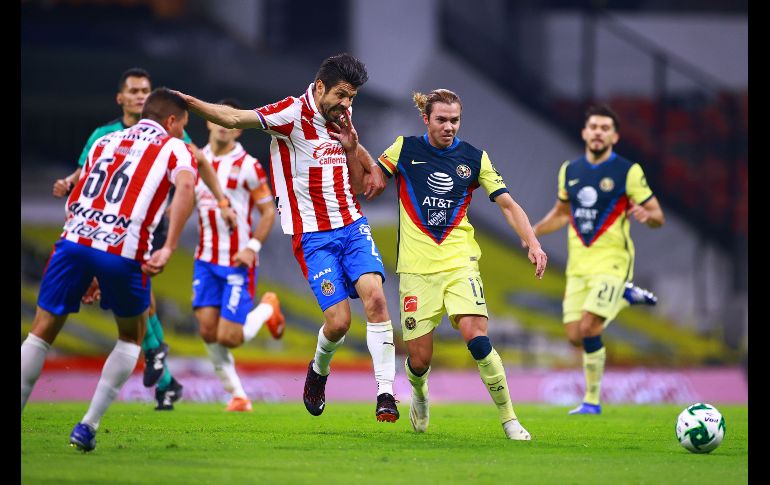 Chivas pasa a semifinales tras tundir al América con golazos