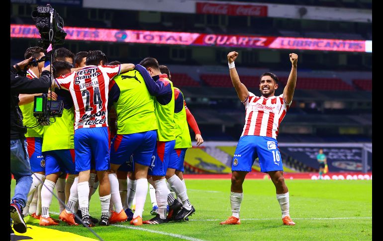 Chivas pasa a semifinales tras tundir al América con golazos