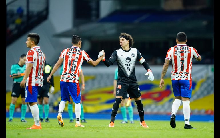 Chivas pasa a semifinales tras tundir al América con golazos