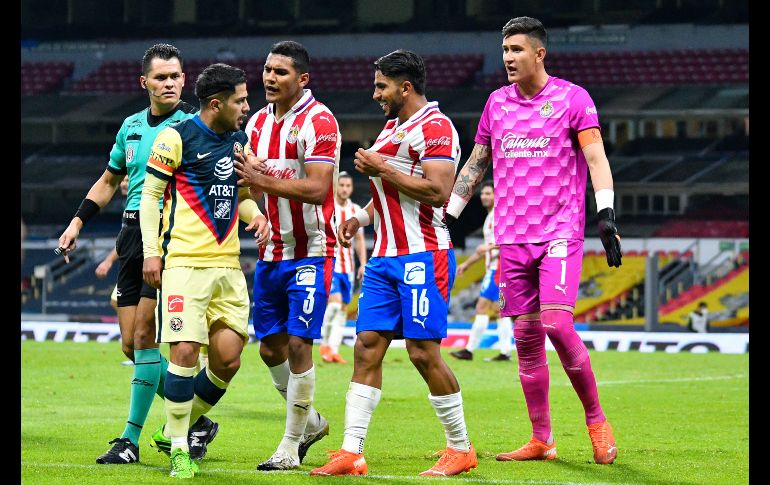 Chivas pasa a semifinales tras tundir al América con golazos
