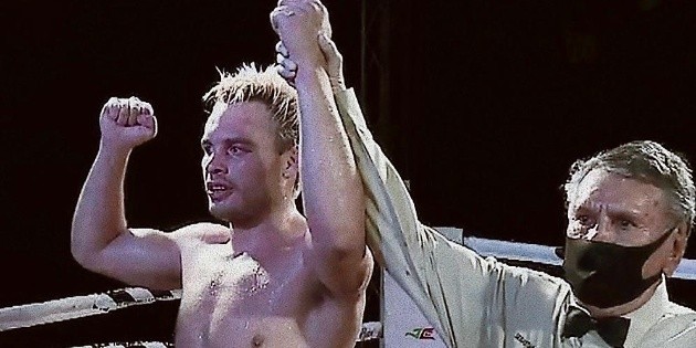 Julio C&eacute;sar Ch&aacute;vez Junior vuelve a levantar el pu&ntilde;o