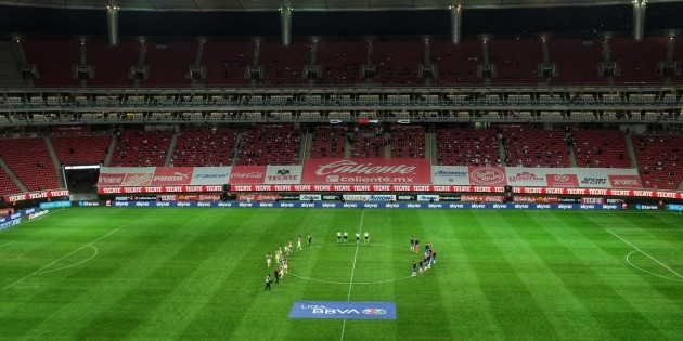 Chivas jugar&aacute; sin afici&oacute;n en semifinales del Guard1anes 2020
