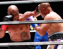 SALOMÓNICO. Mike Tyson (IZQ.) propuso más anoche en el Staples Center, pero los jueces no se complicaron la existencia. ESPECIAL