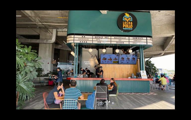 Lucha Pollo es un restaurante de comida rápida donde sirven hamburguesas de pollo empanizado, tiras de pollo empanizado, ensalada de col, puré de papa y papas fritas, no más. CORTESÍA