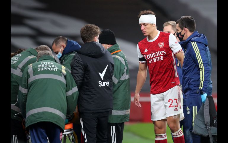 A Luiz le colocaron una vendaje en la cabeza y luego continuó jugando. AFP/C. Ivill