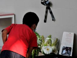 A la entrada del restaurante de Lormand Ciudad de México se colocaron flores en su memoria. AFP/ARCHIVO