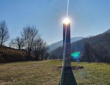 El monolito captado en Piatra Neamt, en el noreste de Rumania. AFP/www.ziarpiatraneamt.ro