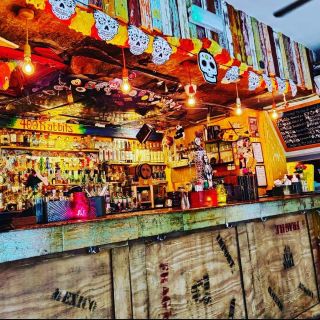 Bar de Reino Unido busca operar como iglesia para reabrir durante pandemia