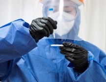 Esperan que el spray nasal logre entrar en las células epiteliales nasales y modificar su producción de proteínas para que fabriquen los anticuerpos de Regeneron. EFE/A. Bazzals