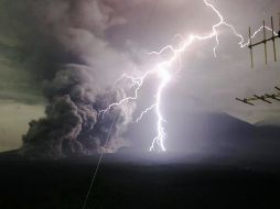La erupción del Monte Semeru comenzó el martes y unas 500 personas tuvieron que abandonar sus hogares. EFE
