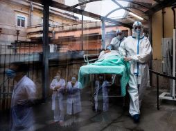 Inglaterra retiró sus medidas de confinamiento el miércoles; no obstante, las restricciones siguen en regiones como Escocia, Gales e Irlanda del Norte. EFE/A. Carconi